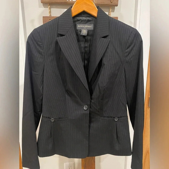 Banana Republic Women’s Wool Blend Black/Gray Pinstripe Peplum Blazer EUC Size 4 - Picture 2 of 8